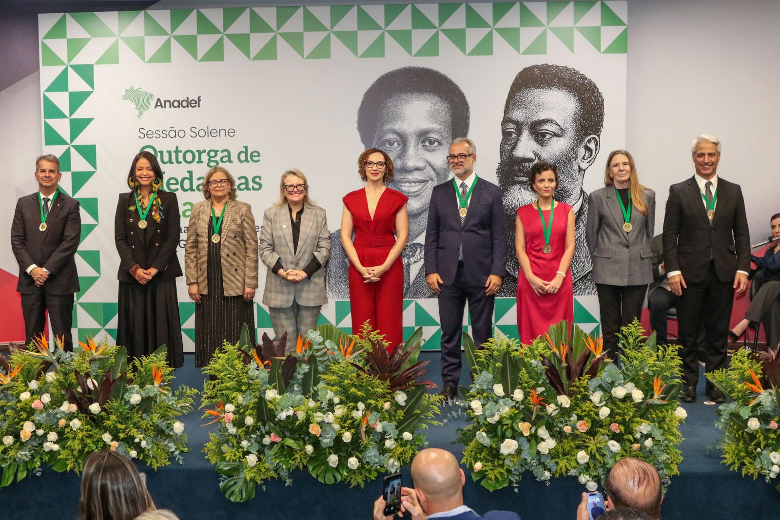 Ex-presidente da ANPR Ubiratan Cazetta é condecorado com honraria da ANADEF por atuação em Direitos Humanos